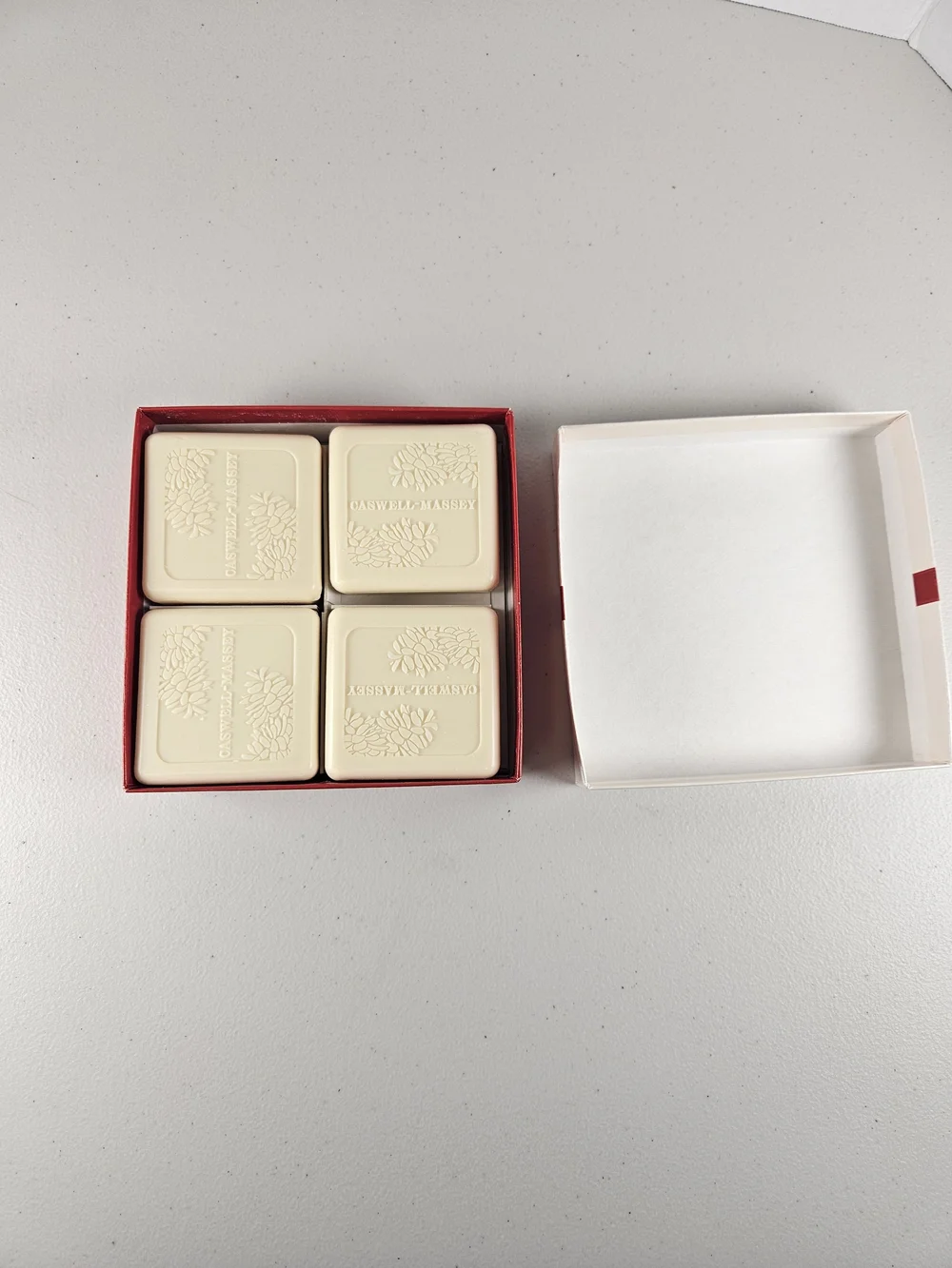 Caswell-Masset Fragranced Guest Soaps - White with Red Accent Brand New 4 Soaps